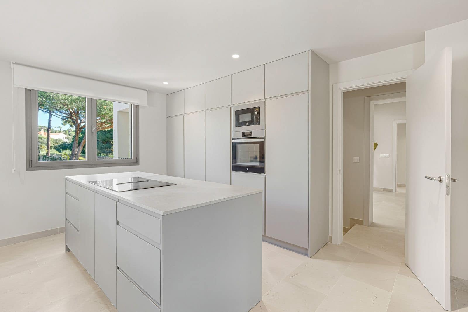 4 bedroom Villa for sale in Marbella - € 3,900,000 (Ref: 9543254)