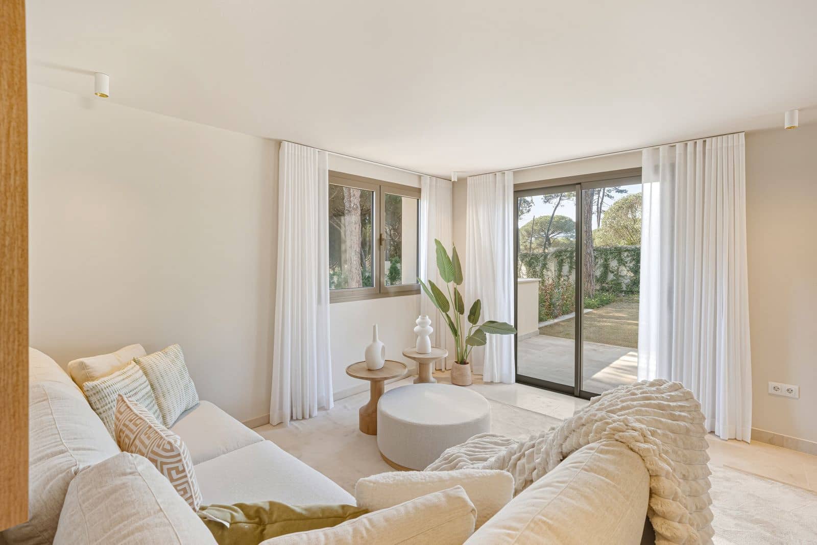 4 bedroom Villa for sale in Marbella - € 3,900,000 (Ref: 9543254)