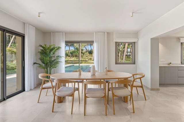 4 bedroom Villa for sale in Hacienda Las Chapas, Marbella - € 3,900,000 (Ref: 9543254)