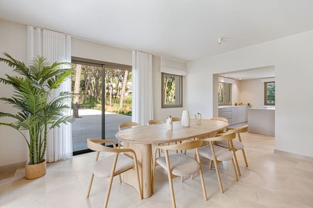 4 bedroom Villa for sale in Hacienda Las Chapas, Marbella - € 3,900,000 (Ref: 9543254)