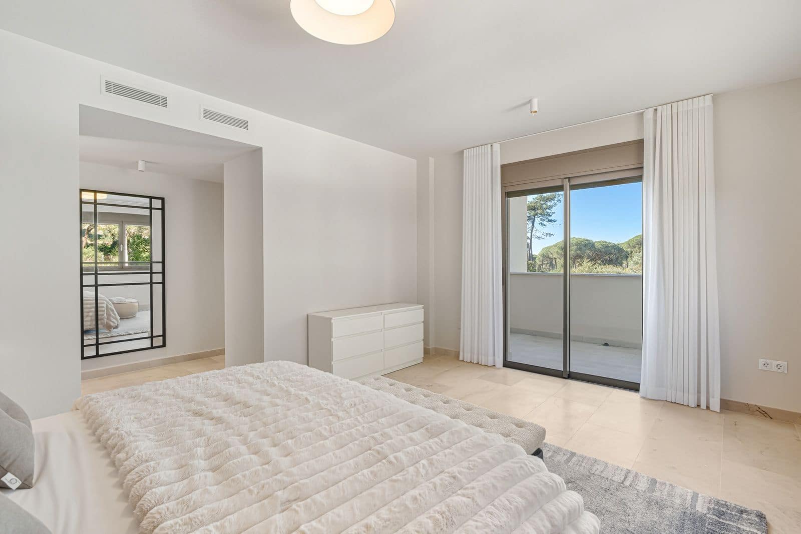 4 bedroom Villa for sale in Marbella - € 3,900,000 (Ref: 9543254)