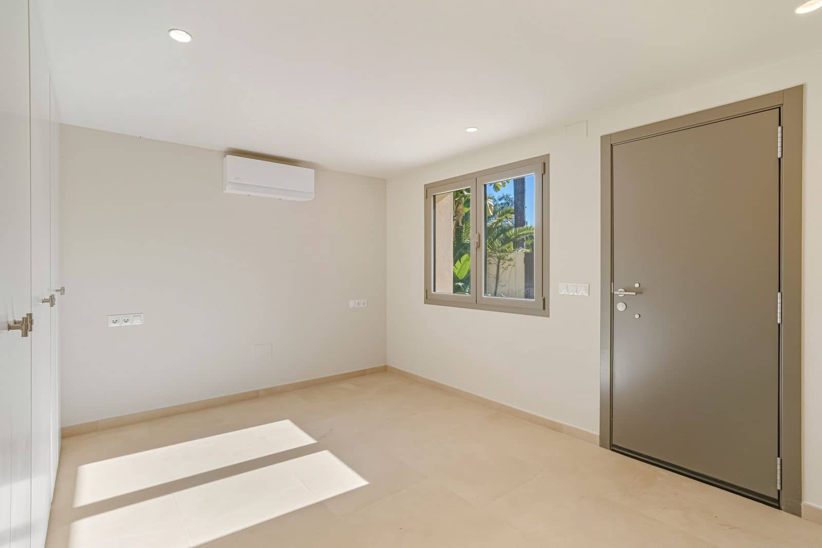 4 bedroom Villa for sale in Marbella - € 3,900,000 (Ref: 9543254)