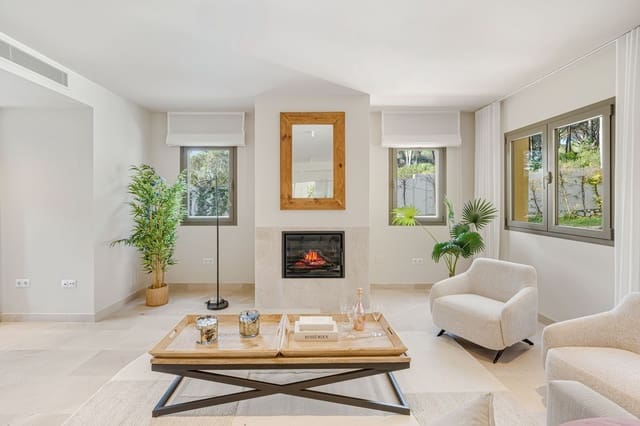 4 bedroom Villa for sale in Hacienda Las Chapas, Marbella - € 3,900,000 (Ref: 9543254)