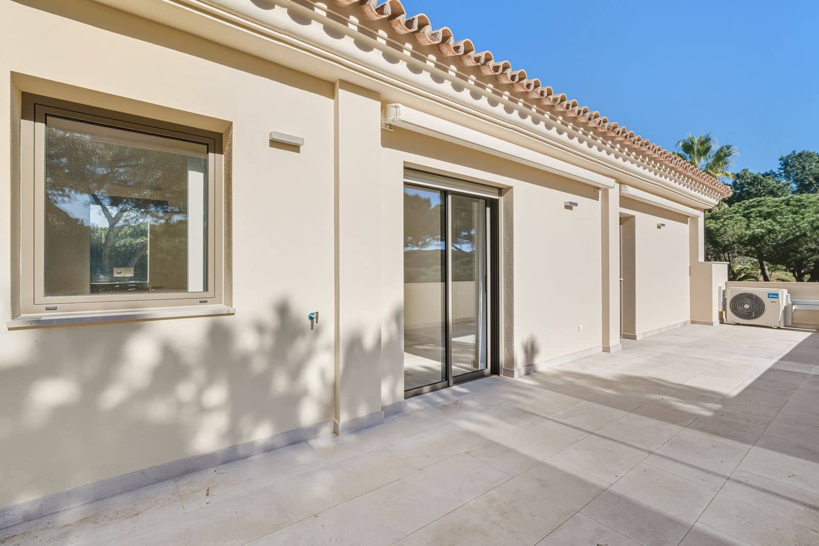 4 bedroom Villa for sale in Marbella - € 3,900,000 (Ref: 9543254)