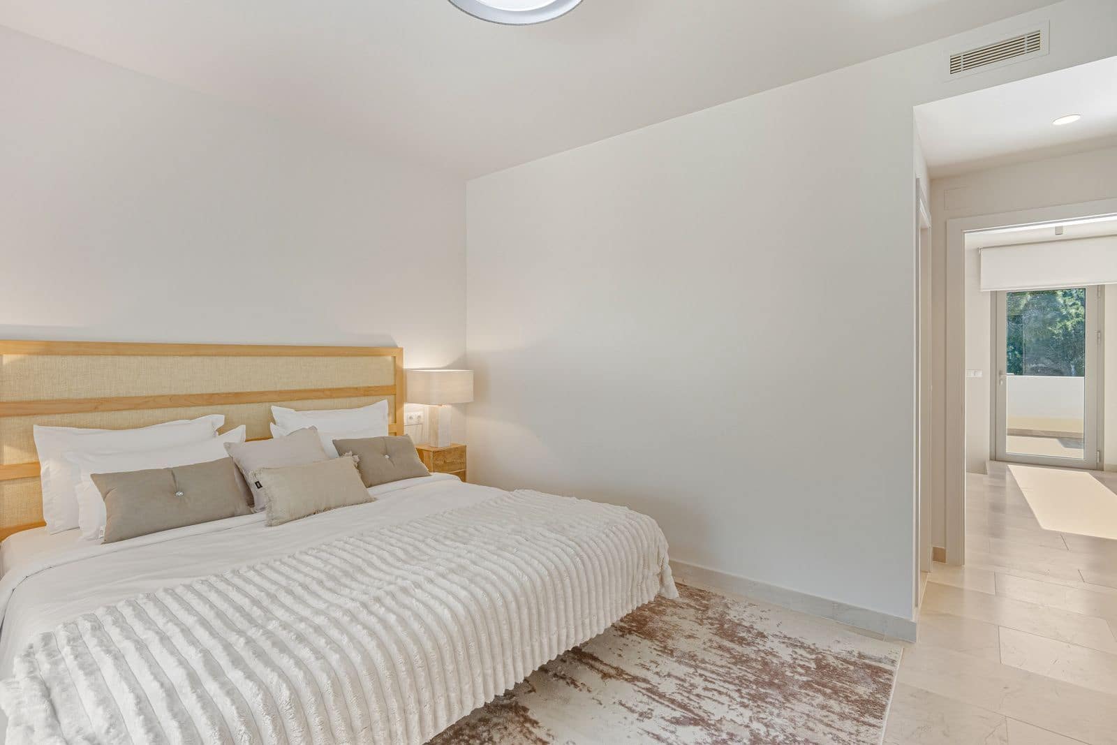 4 bedroom Villa for sale in Marbella - € 3,900,000 (Ref: 9543254)