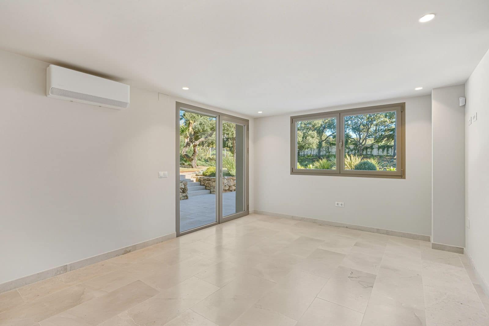 4 bedroom Villa for sale in Marbella - € 3,900,000 (Ref: 9543254)