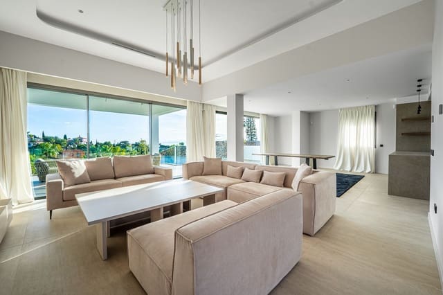 Chalet de 4 habitaciones en El Rosario, Marbella en venta - 3.750.000 € (Ref: 9543256)