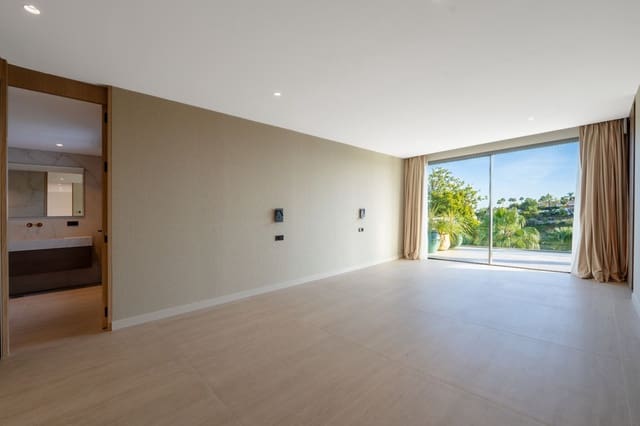 Chalet de 4 habitaciones en El Rosario, Marbella en venta - 3.750.000 € (Ref: 9543256)