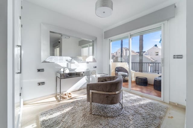 4 bedroom Semi-detached Villa for sale in Costabella, Marbella - € 775,000 (Ref: 9543289)