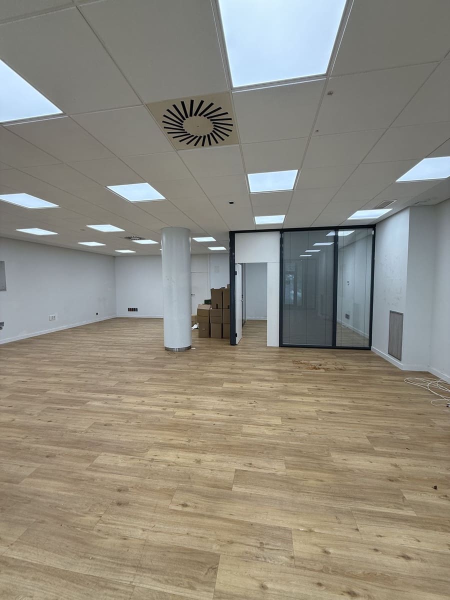 Kontor til salgs i Marbella - € 1 000 000 (Ref: 9543298)