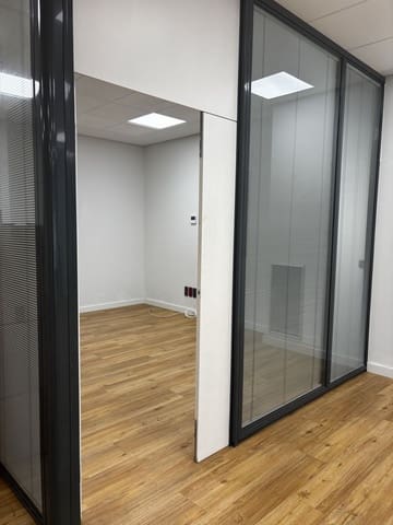 Kontor til salgs i Marbella - € 1 000 000 (Ref: 9543298)