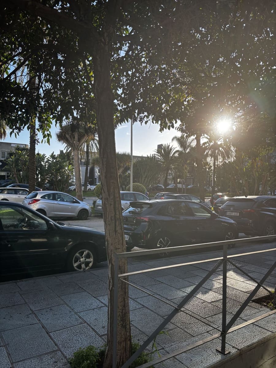 Kontor til salgs i Marbella - € 1 000 000 (Ref: 9543298)