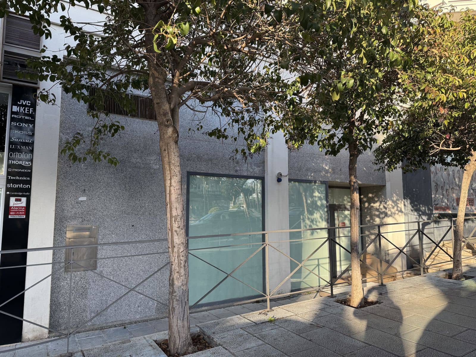 Kontor til salgs i Marbella - € 1 000 000 (Ref: 9543298)