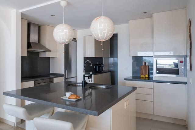 3 soveværelse Penthouse til salg i La Duquesa / Puerto de la Duquesa, Manilva - € 575.000 (Ref: 9547645)