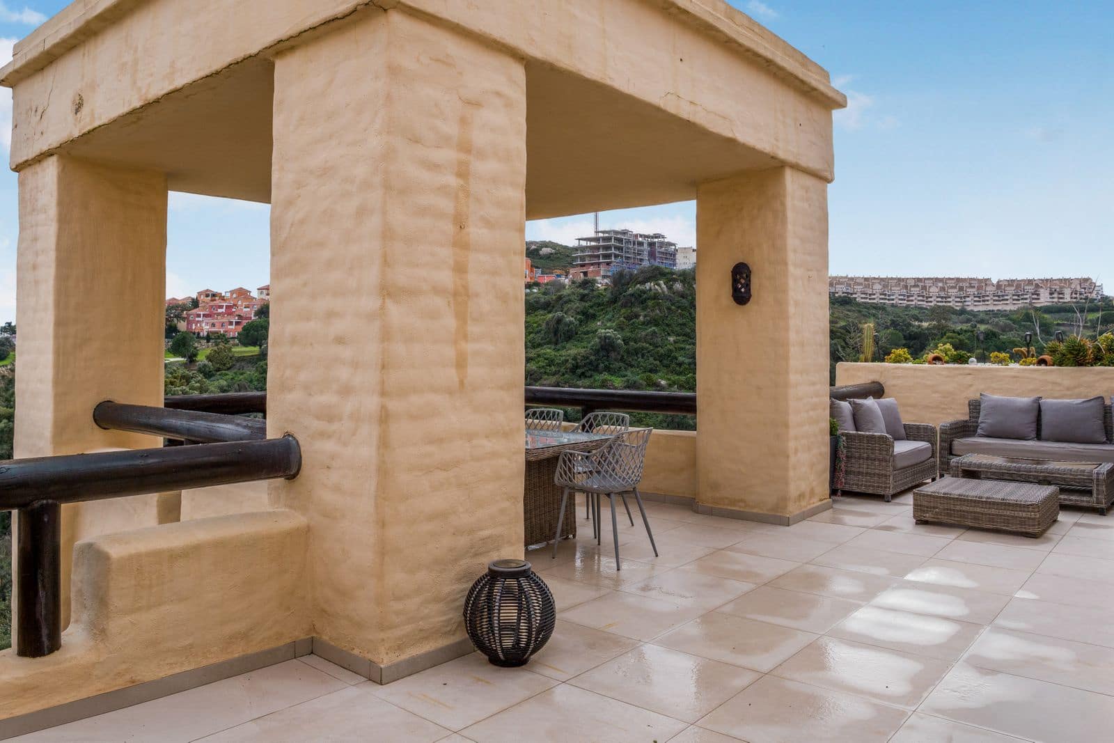 3 soveværelse Penthouse til salg i La Duquesa / Puerto de la Duquesa - € 575.000 (Ref: 9547645)