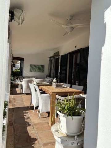 4 Zimmer Villa zu verkaufen in Atalaya-Isdabe, Estepona - 1.695.000 € (Ref: 9547646)