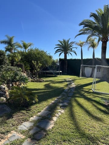 4 Zimmer Villa zu verkaufen in Atalaya-Isdabe, Estepona - 1.695.000 € (Ref: 9547646)