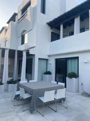 6 makuuhuone Paritalo myytävänä paikassa San Pedro de Alcantara, Marbella - 1 395 000 € (Ref: 9547648)
