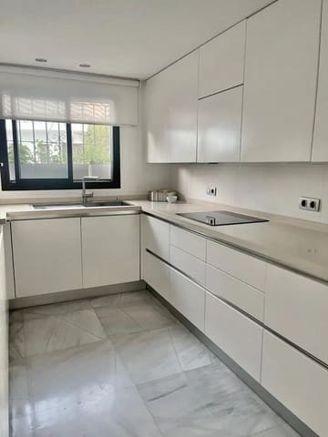 6 makuuhuone Paritalo myytävänä paikassa San Pedro de Alcantara, Marbella - 1 395 000 € (Ref: 9547648)