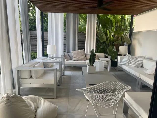 6 makuuhuone Paritalo myytävänä paikassa San Pedro de Alcantara, Marbella - 1 395 000 € (Ref: 9547648)