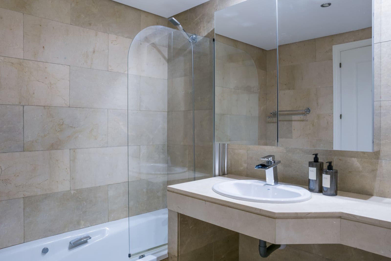 2 slaapkamer Appartement te koop in La Duquesa / Puerto de la Duquesa - € 325.000 (Ref: 9547665)