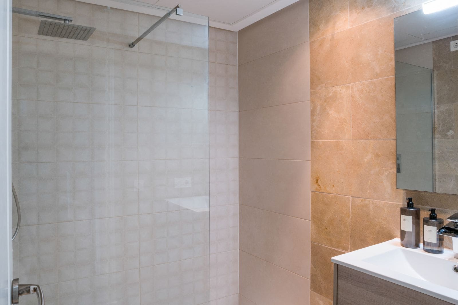 2 slaapkamer Appartement te koop in La Duquesa / Puerto de la Duquesa - € 325.000 (Ref: 9547665)