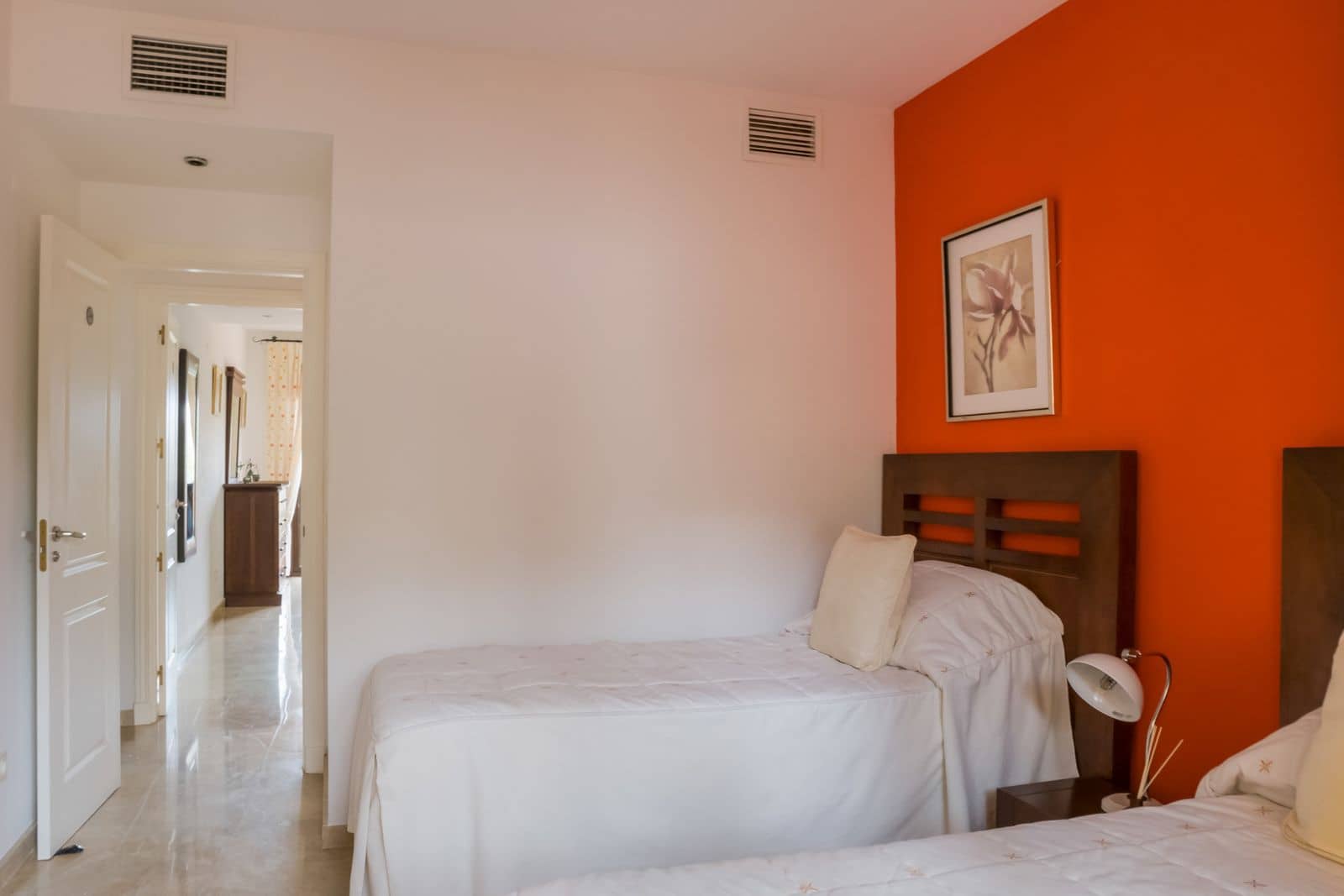 2 slaapkamer Appartement te koop in La Duquesa / Puerto de la Duquesa - € 325.000 (Ref: 9547665)