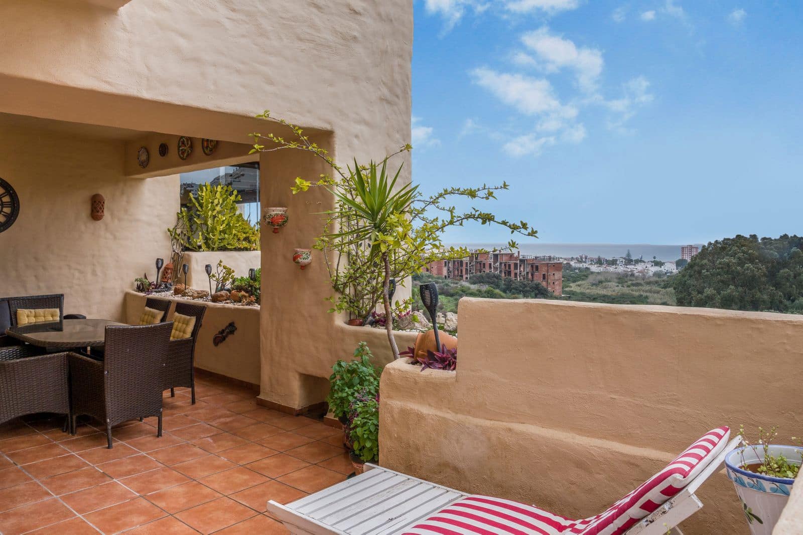 2 slaapkamer Appartement te koop in La Duquesa / Puerto de la Duquesa - € 325.000 (Ref: 9547665)