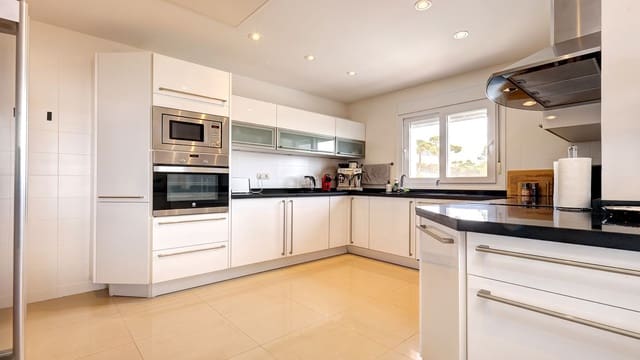 4 sypialnia Willa na sprzedaż w Manilva - 1 450 000 € (Ref: 9551128)