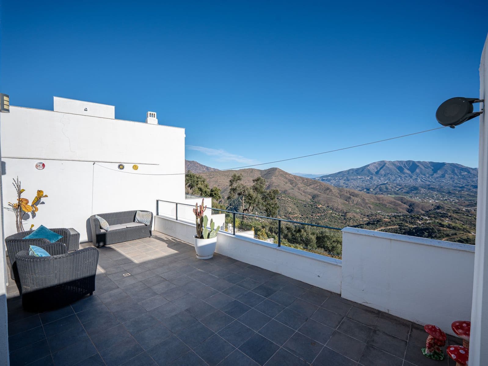 3 bedroom Townhouse for sale in Marbella - € 649,000 (Ref: 9551140)