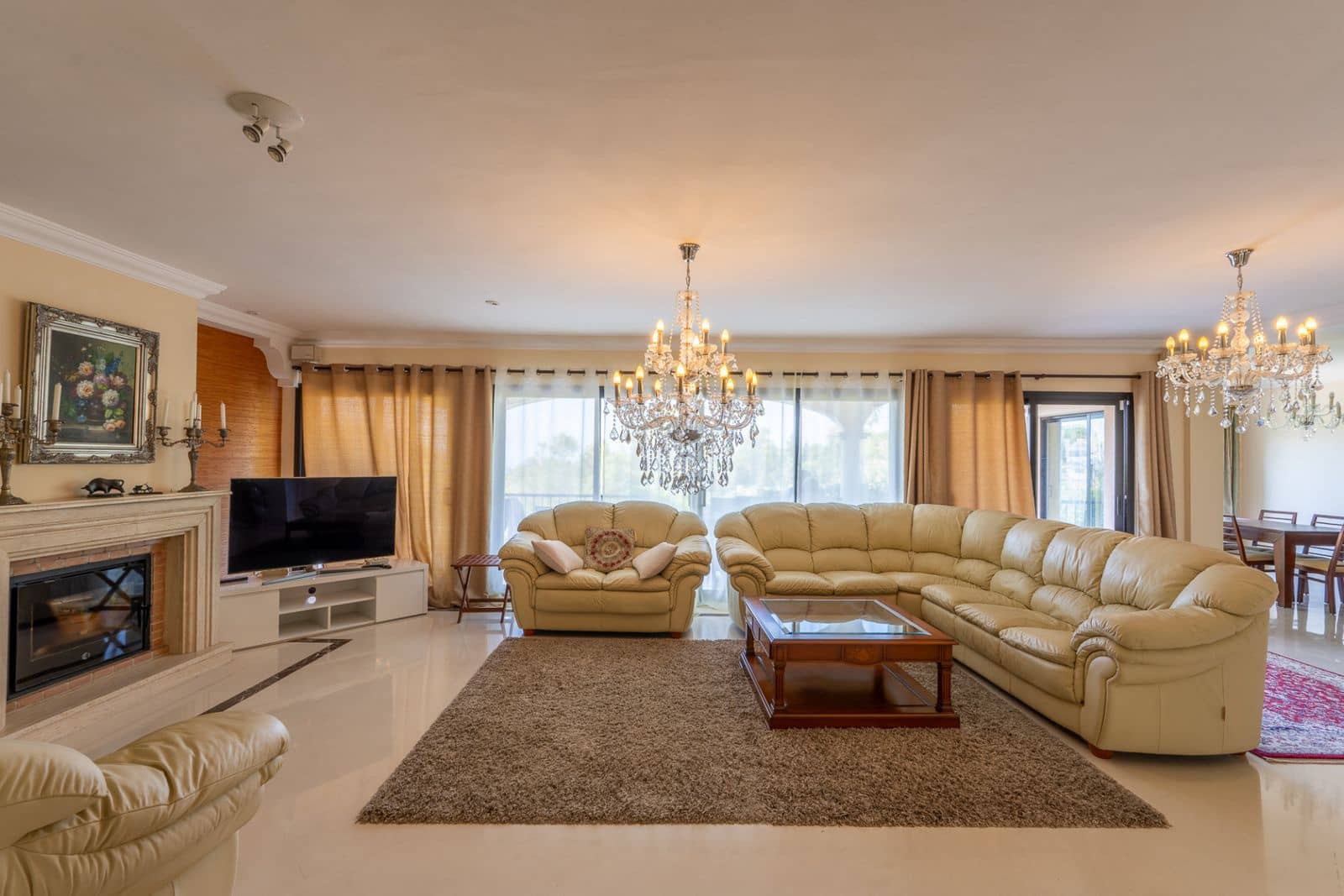 Chalet de 8 habitaciones en Benahavís en venta - 2.900.000 € (Ref: 9551143)