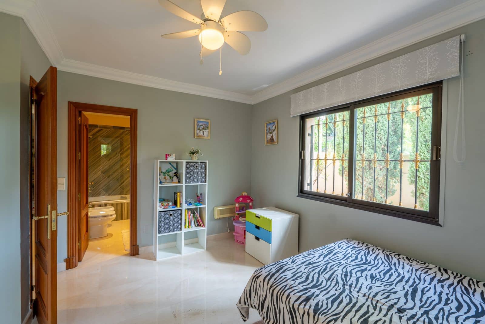 Chalet de 8 habitaciones en Benahavís en venta - 2.900.000 € (Ref: 9551143)