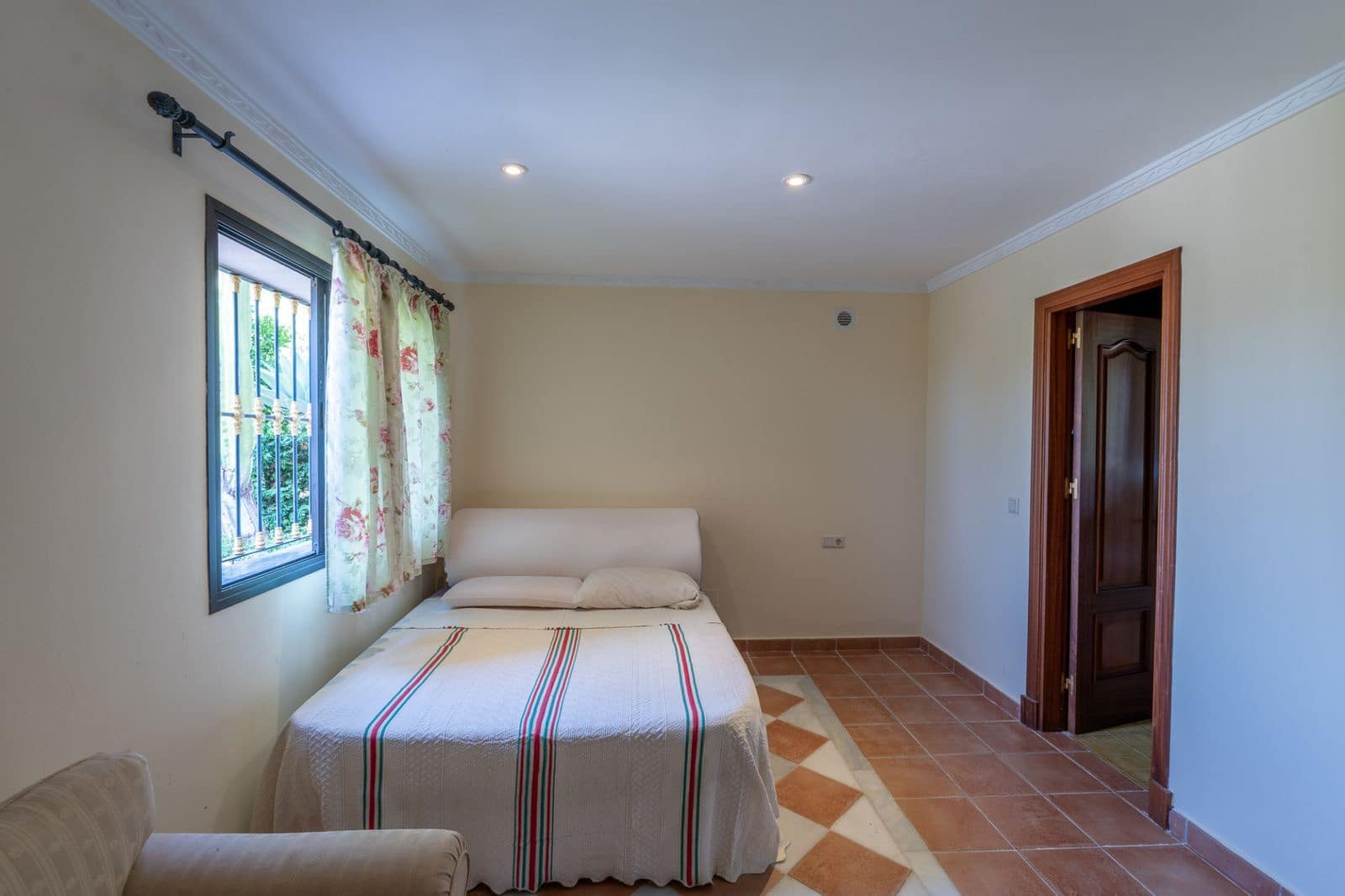 Chalet de 8 habitaciones en Benahavís en venta - 2.900.000 € (Ref: 9551143)