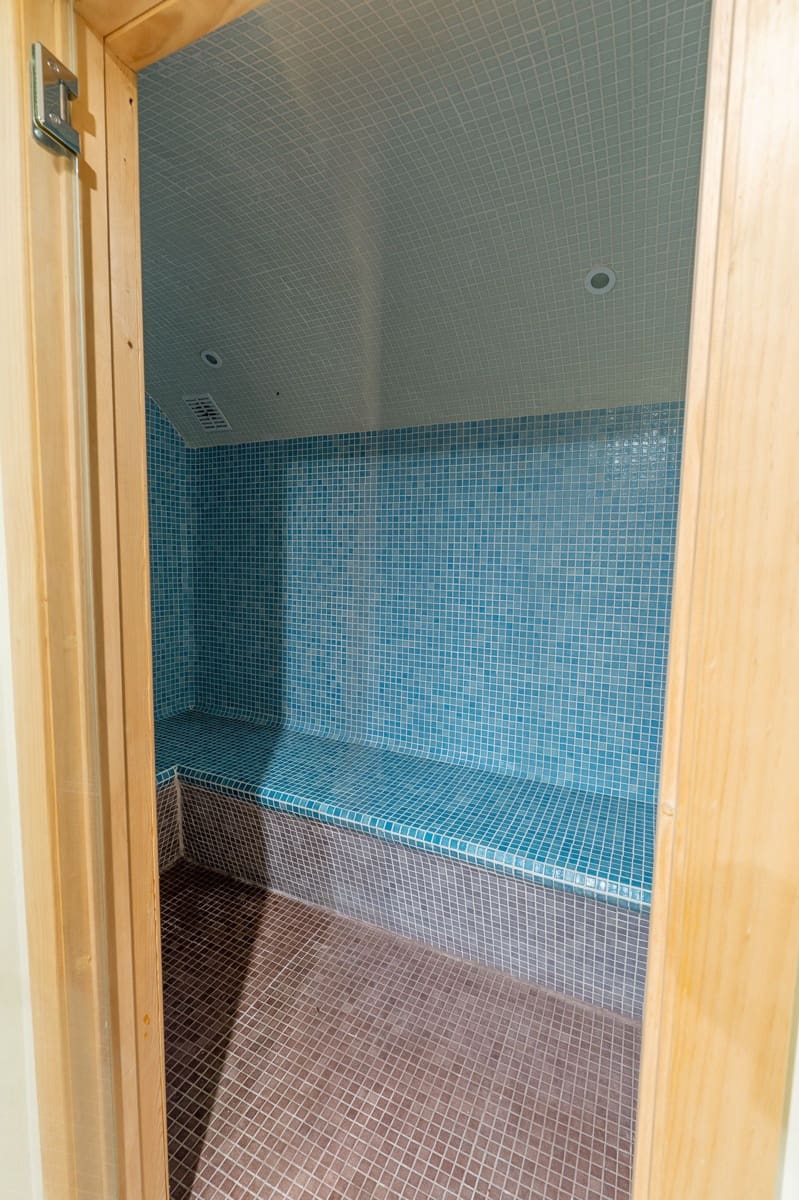 Chalet de 8 habitaciones en Benahavís en venta - 2.900.000 € (Ref: 9551143)