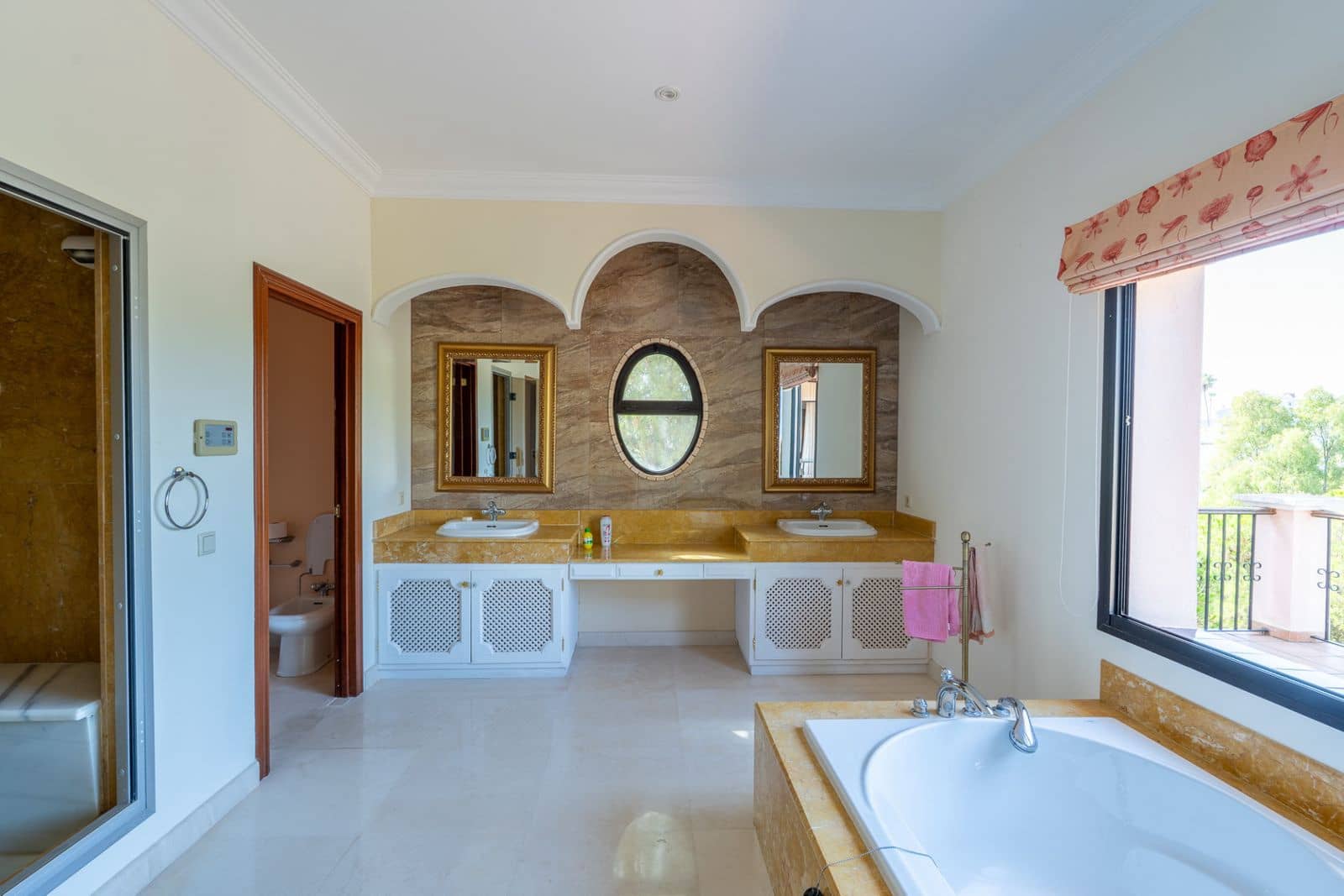 Chalet de 8 habitaciones en Benahavís en venta - 2.900.000 € (Ref: 9551143)