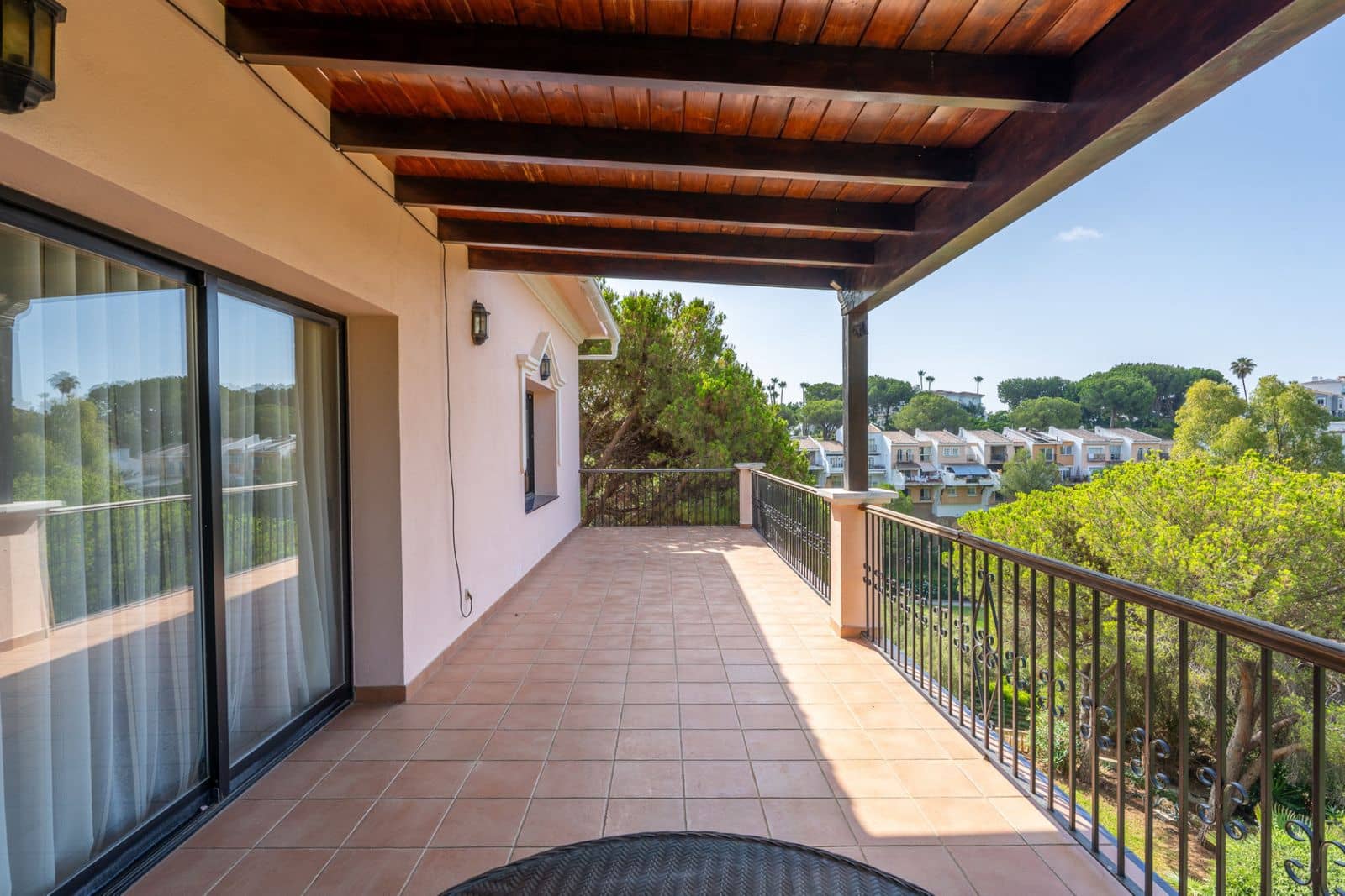 Chalet de 8 habitaciones en Benahavís en venta - 2.900.000 € (Ref: 9551143)