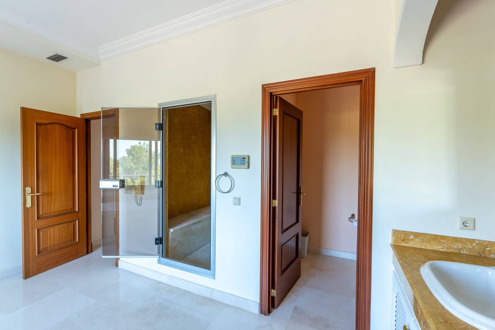 Chalet de 8 habitaciones en Benahavís en venta - 2.900.000 € (Ref: 9551143)