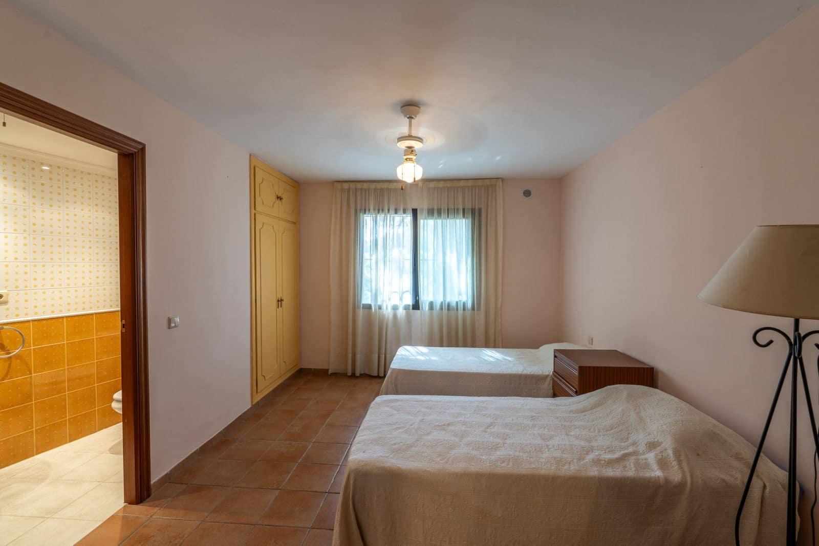 Chalet de 8 habitaciones en Benahavís en venta - 2.900.000 € (Ref: 9551143)