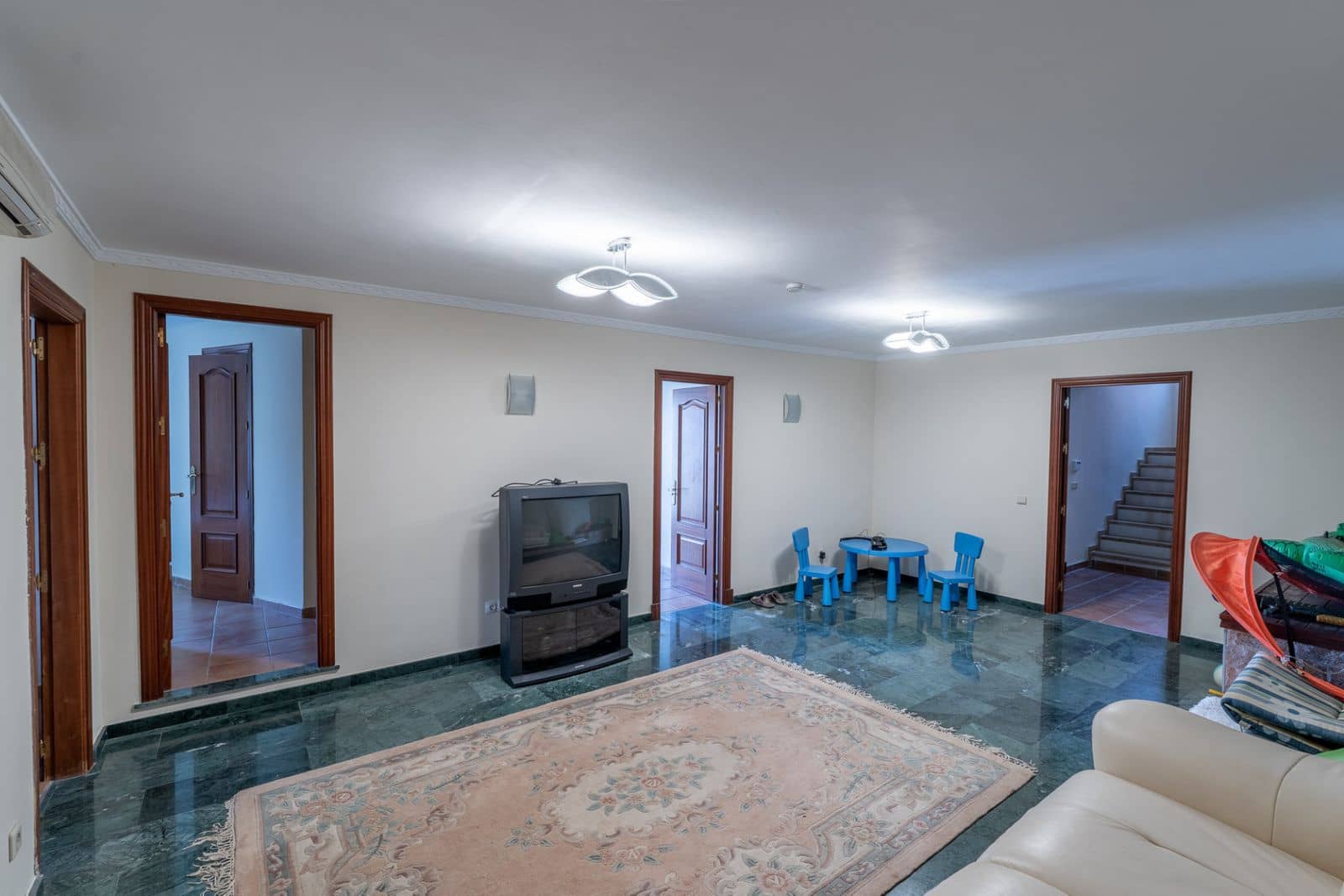 Chalet de 8 habitaciones en Benahavís en venta - 2.900.000 € (Ref: 9551143)