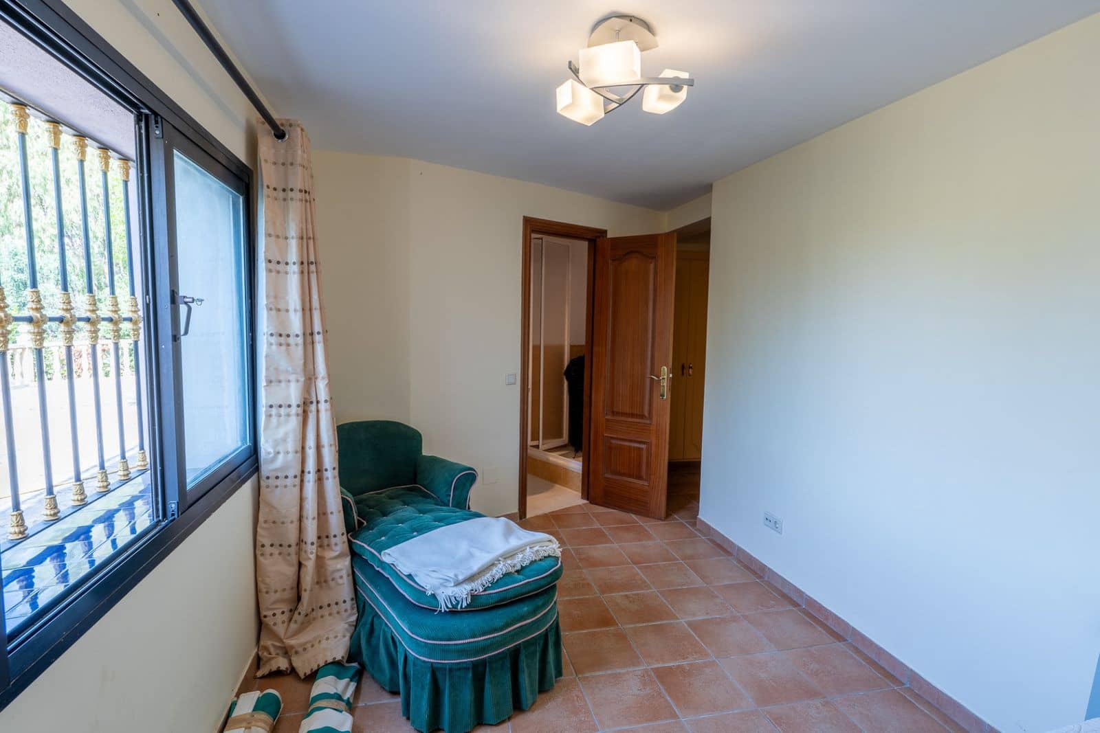 Chalet de 8 habitaciones en Benahavís en venta - 2.900.000 € (Ref: 9551143)