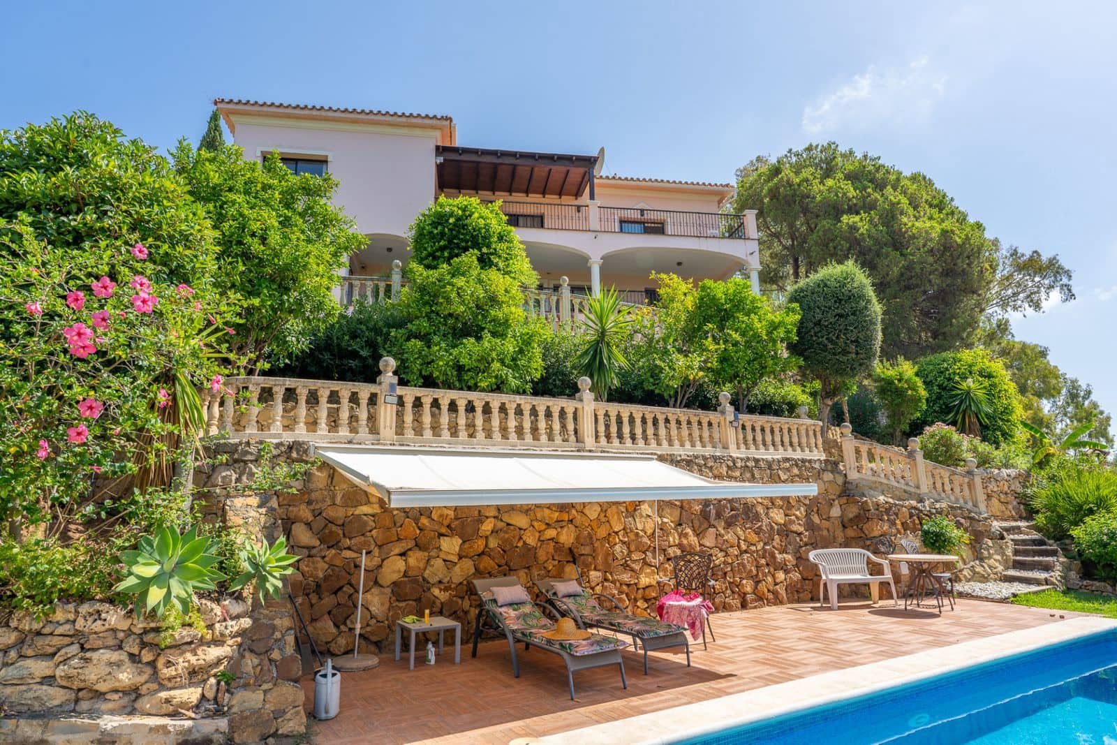 Chalet de 8 habitaciones en Benahavís en venta - 2.900.000 € (Ref: 9551143)