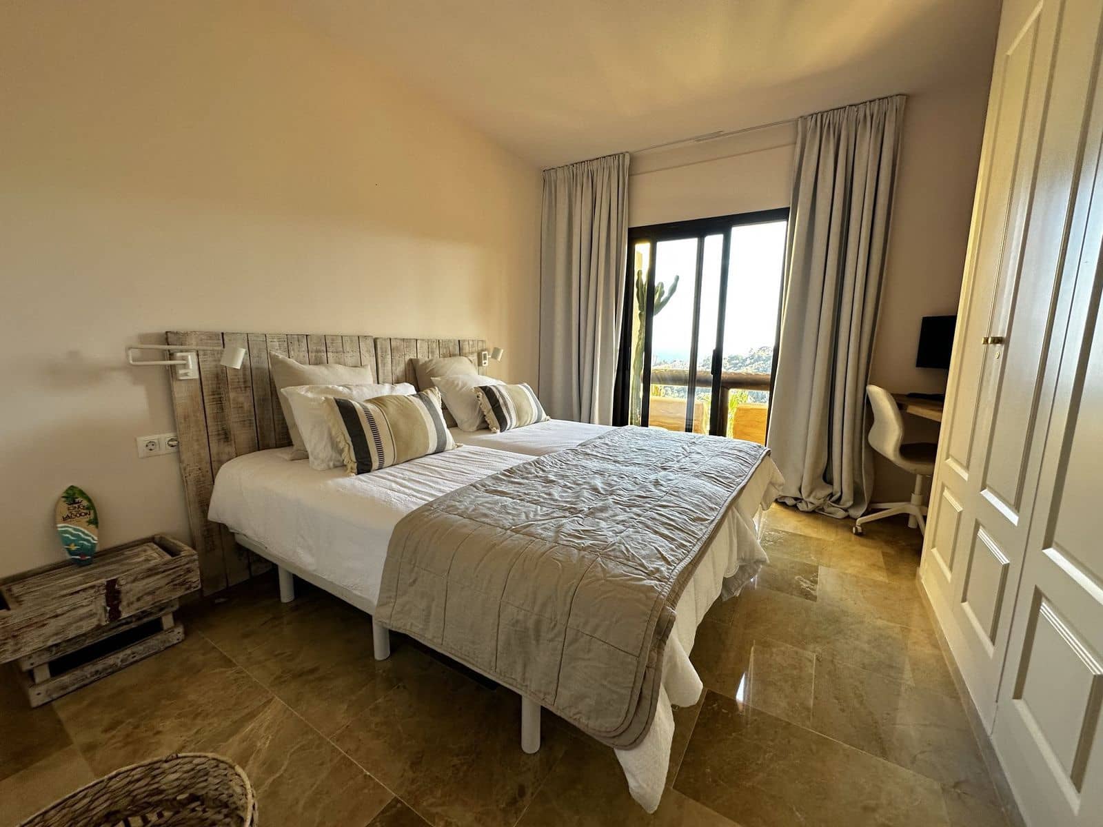 3 soveværelse Penthouse til salg i La Duquesa / Puerto de la Duquesa - € 498.000 (Ref: 9551147)