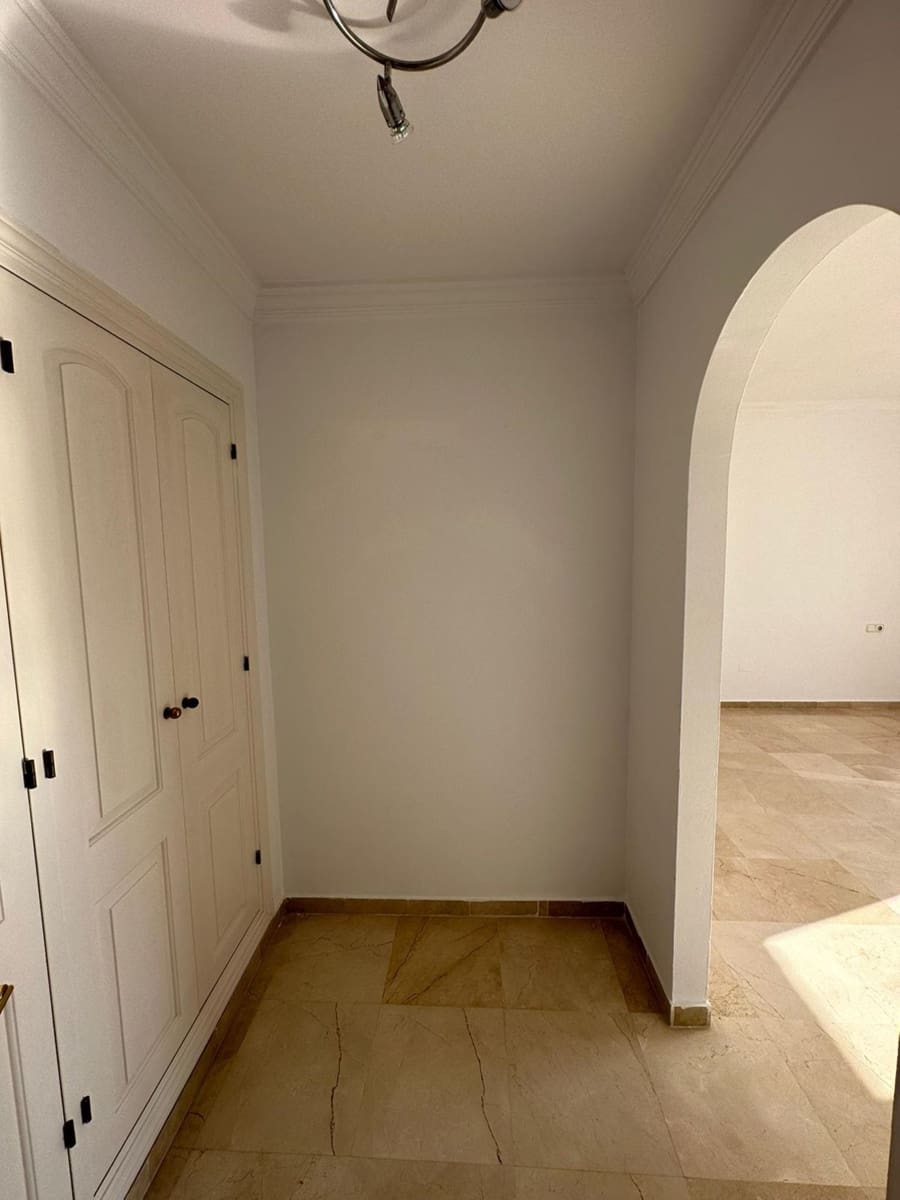 5 bedroom Villa for sale in Nueva Andalucia - € 1,575,000 (Ref: 9551148)