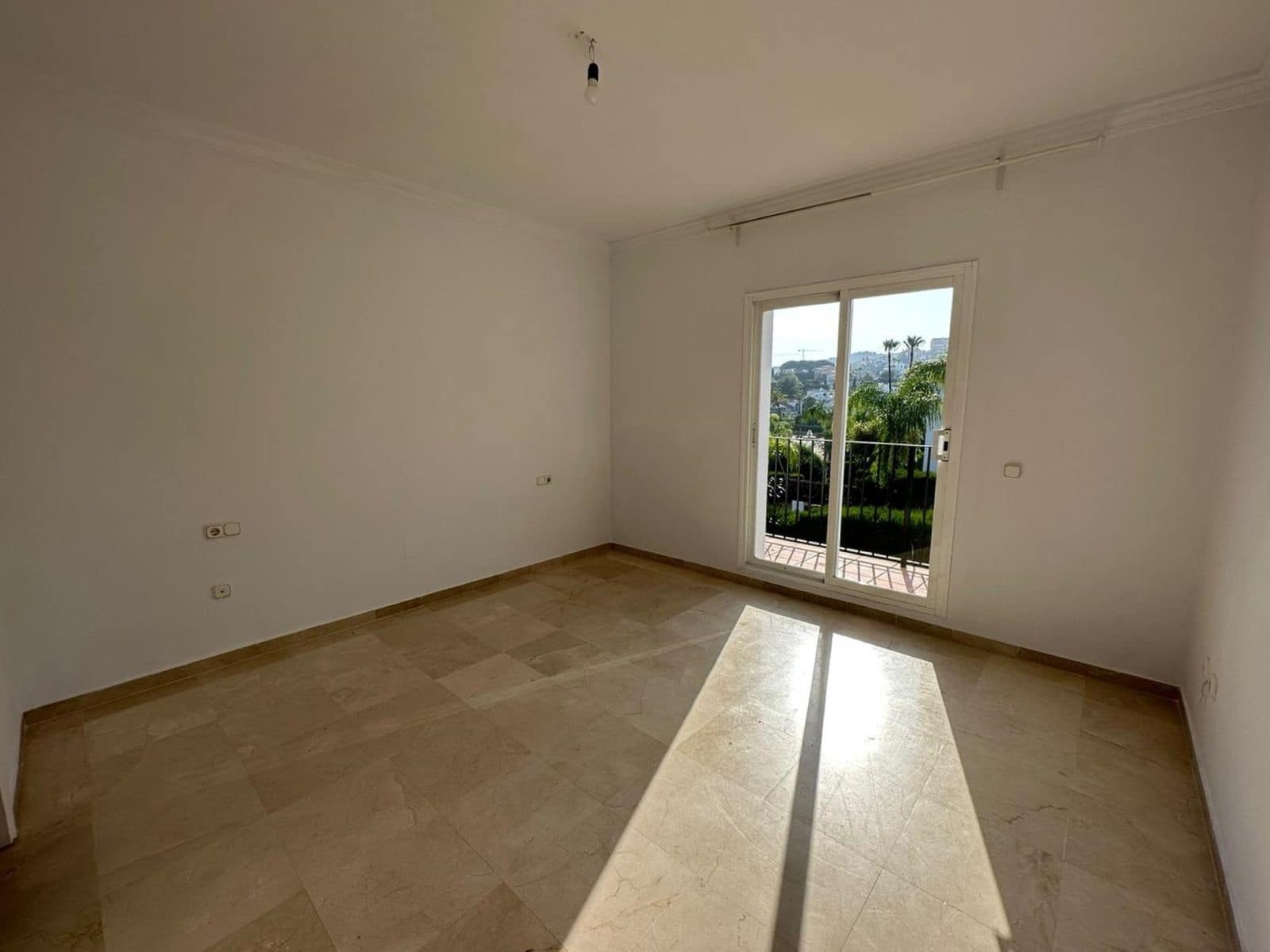 5 bedroom Villa for sale in Nueva Andalucia - € 1,575,000 (Ref: 9551148)