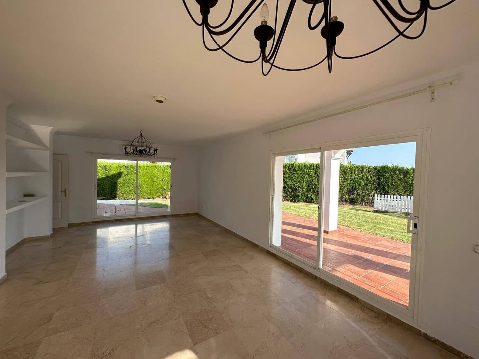5 bedroom Villa for sale in Nueva Andalucia - € 1,575,000 (Ref: 9551148)