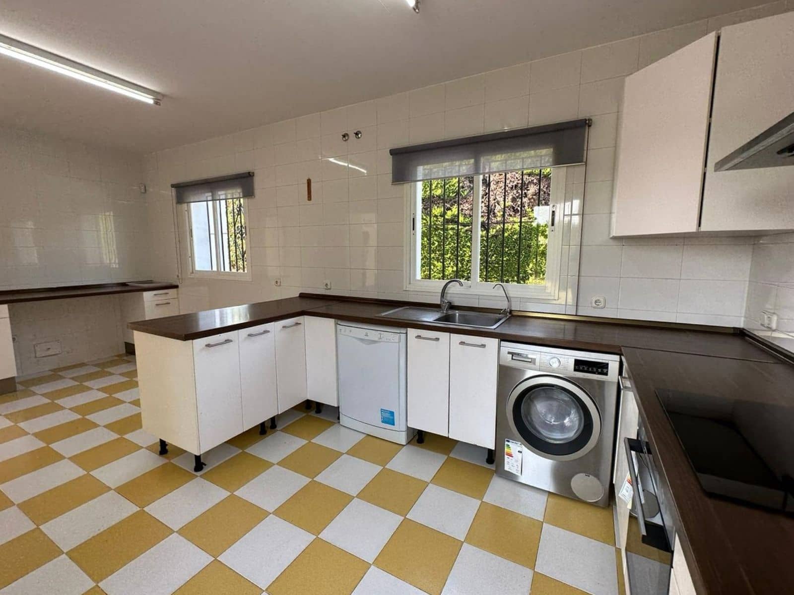 5 bedroom Villa for sale in Nueva Andalucia - € 1,575,000 (Ref: 9551148)