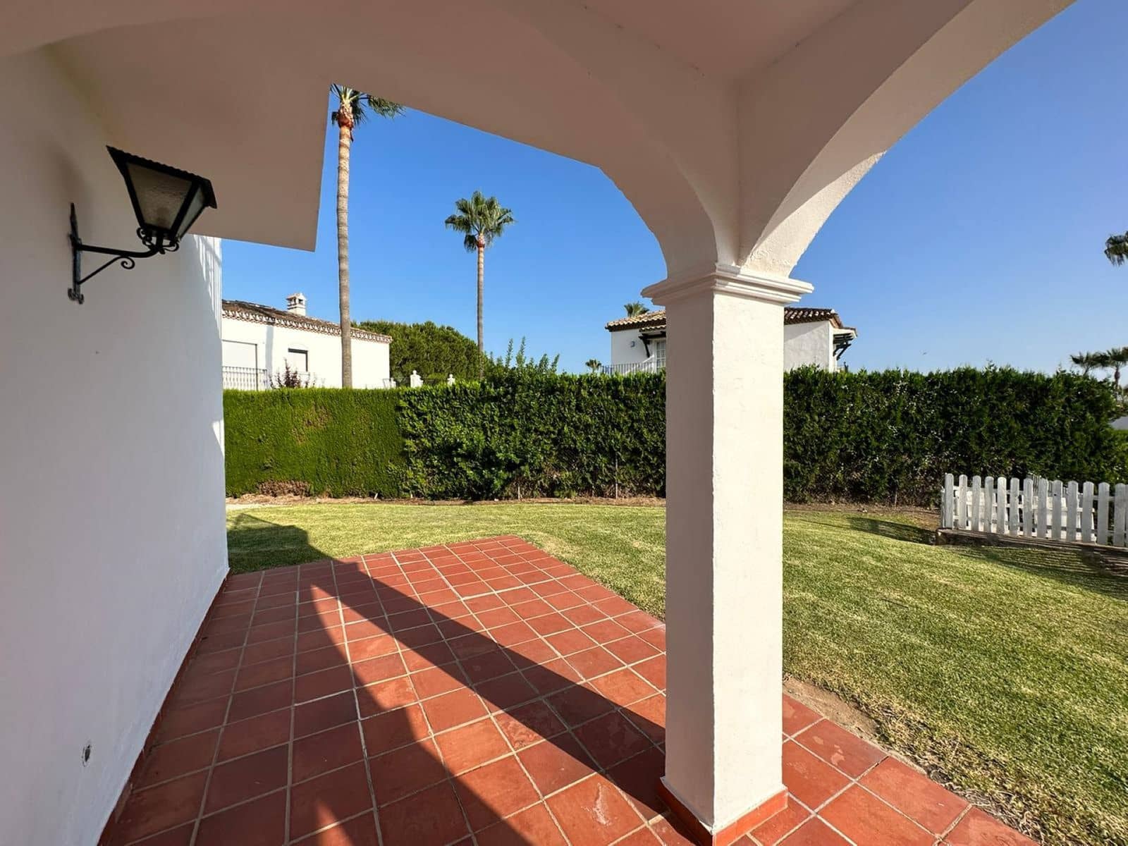 5 bedroom Villa for sale in Nueva Andalucia - € 1,575,000 (Ref: 9551148)