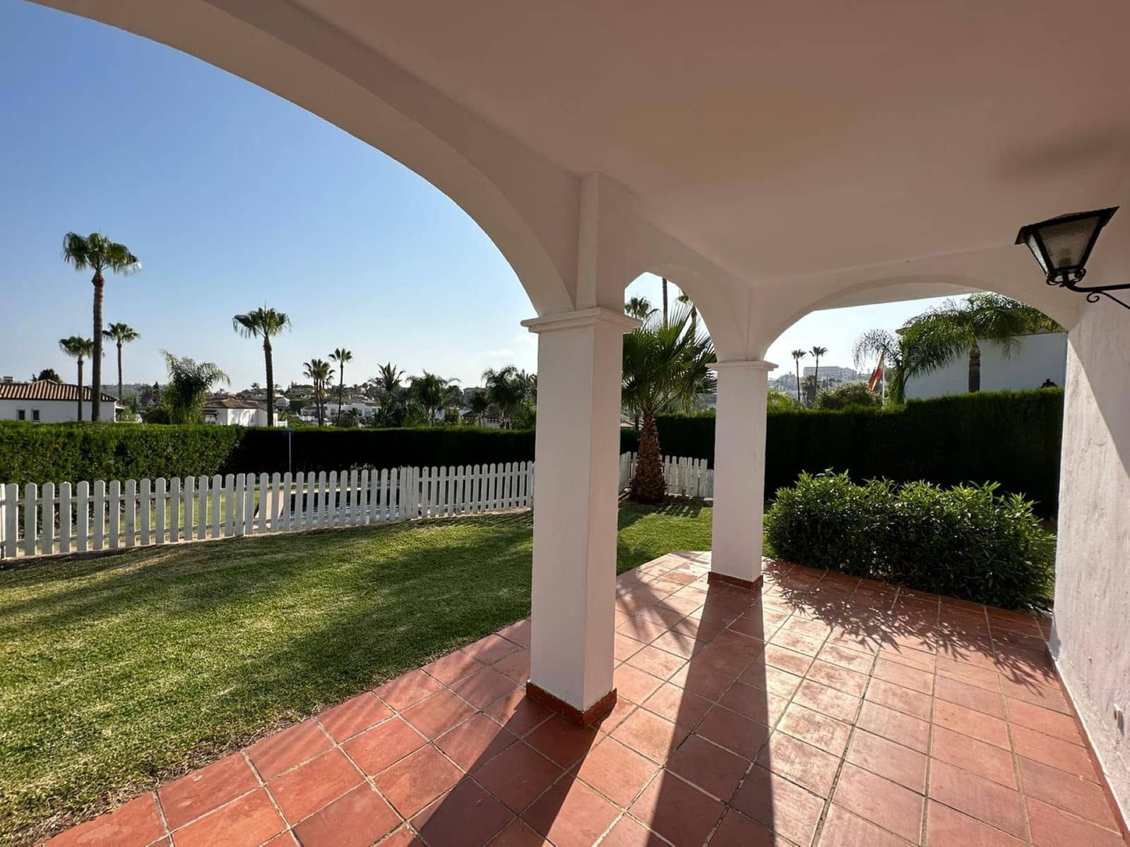5 bedroom Villa for sale in Nueva Andalucia - € 1,575,000 (Ref: 9551148)