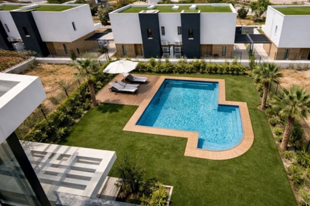 4 Zimmer Villa zu verkaufen in Atalaya-Isdabe, Estepona - 1.050.000 € (Ref: 9551156)