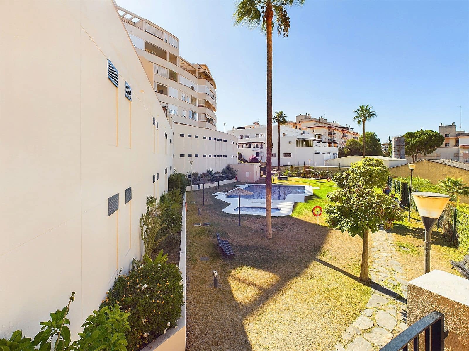 3 sovrum Takvåning till salu i Estepona - 700 000 € (Ref: 9551163)